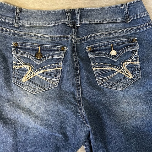 Wallflower Blue cuffed capris Jeans - Picture 5 of 6